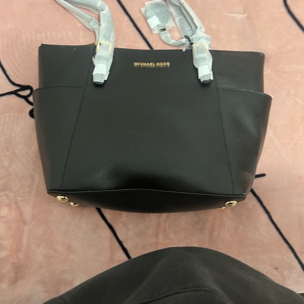 Selling - Picture 2 of 2